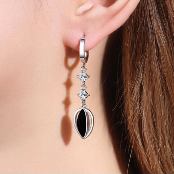 🌟 Sterling Silver Long Drop Earrings Black Enamel - Picture 2 of 3